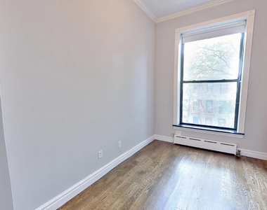 232 West 14th Street - Photo Thumbnail 4