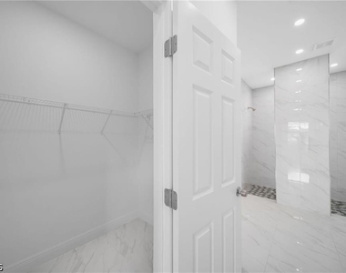 438 Poplar Street - Photo Thumbnail 16