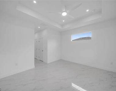 438 Poplar Street - Photo Thumbnail 12