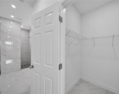 438 Poplar Street - Photo Thumbnail 14