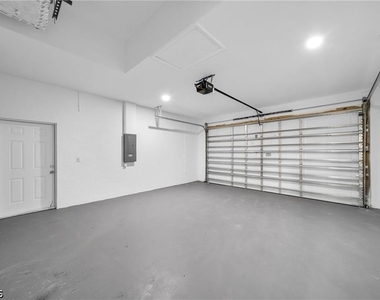 438 Poplar Street - Photo Thumbnail 25