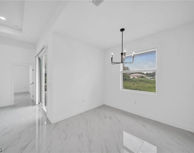 438 Poplar Street - Photo Thumbnail 7