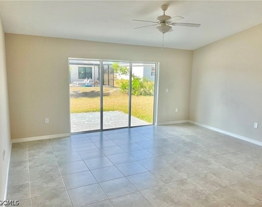 2538 Nw 24th Place - Photo Thumbnail 4