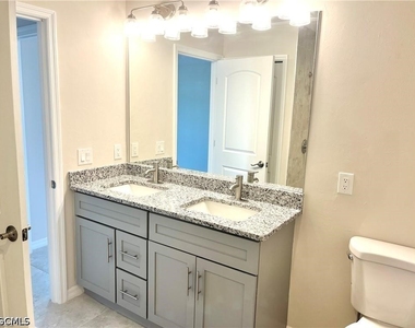 2538 Nw 24th Place - Photo Thumbnail 5