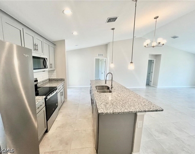 2538 Nw 24th Place - Photo Thumbnail 3