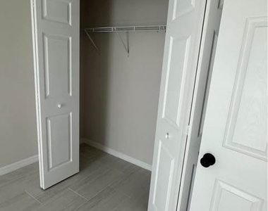 606 Se 8th Street - Photo Thumbnail 8