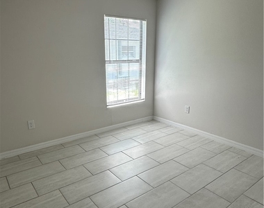 606 Se 8th Street - Photo Thumbnail 14
