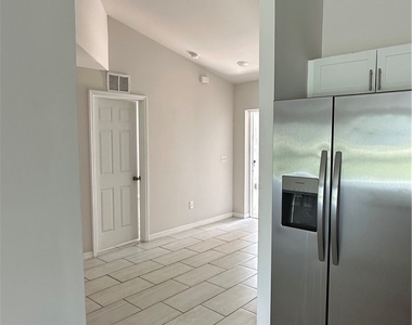 606 Se 8th Street - Photo Thumbnail 11