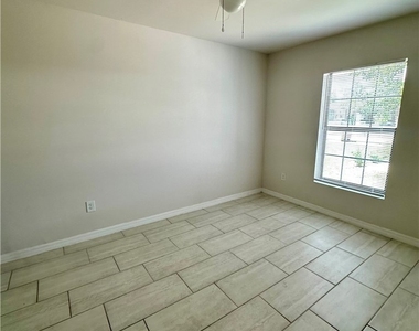 606 Se 8th Street - Photo Thumbnail 16