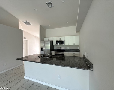 606 Se 8th Street - Photo Thumbnail 4