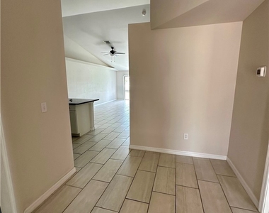 606 Se 8th Street - Photo Thumbnail 17