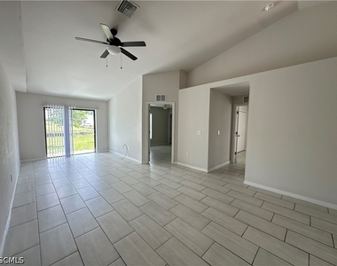 606 Se 8th Street - Photo Thumbnail 6