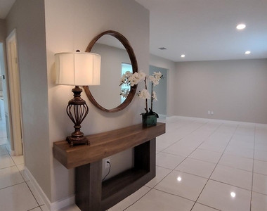 16911 Elmwood Glen Court - Photo Thumbnail 4
