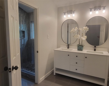 16911 Elmwood Glen Court - Photo Thumbnail 13