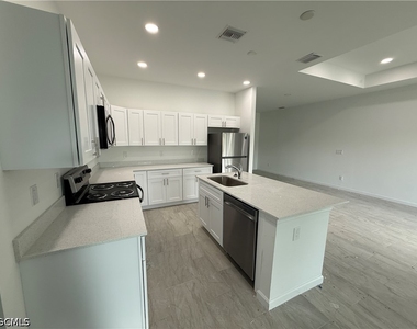 847 Genoa Avenue S - Photo Thumbnail 4