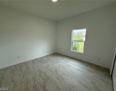 1103 W 10th Street - Photo Thumbnail 16