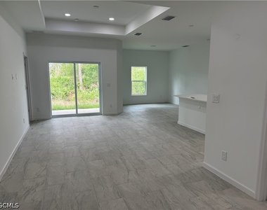 1103 W 10th Street - Photo Thumbnail 2