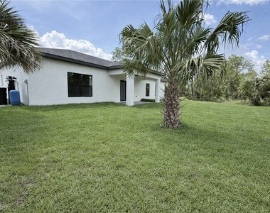 1103 W 10th Street - Photo Thumbnail 26