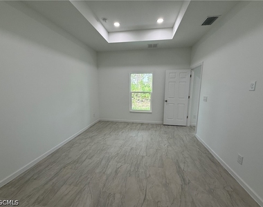 1103 W 10th Street - Photo Thumbnail 11