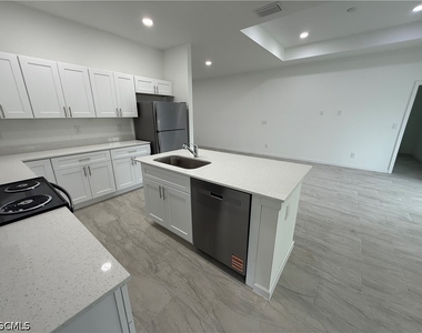 1103 W 10th Street - Photo Thumbnail 7