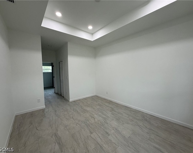 1103 W 10th Street - Photo Thumbnail 10