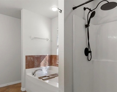 321 Shadow Lakes Drive - Photo Thumbnail 4
