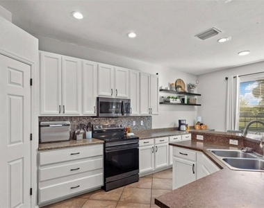 321 Shadow Lakes Drive - Photo Thumbnail 1