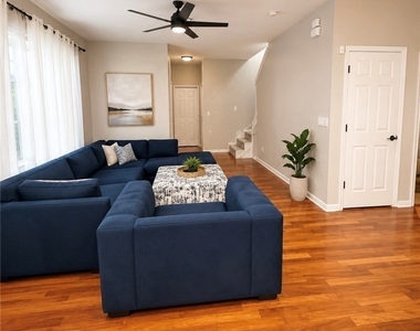 321 Shadow Lakes Drive - Photo Thumbnail 3