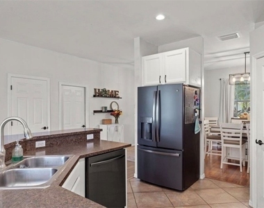321 Shadow Lakes Drive - Photo Thumbnail 2