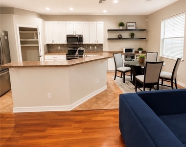 321 Shadow Lakes Drive - Photo Thumbnail 2