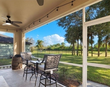 321 Shadow Lakes Drive - Photo Thumbnail 5