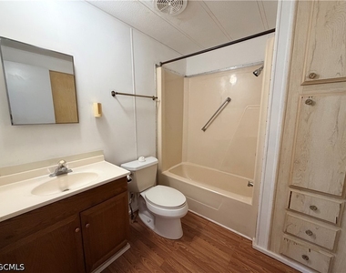106 Gaslight Avenue - Photo Thumbnail 15