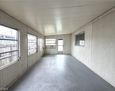 106 Gaslight Avenue - Photo Thumbnail 2