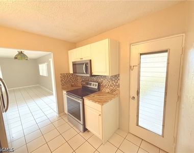 4923 Vincennes Court - Photo Thumbnail 5