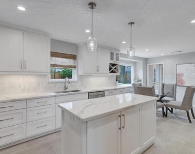 1618 Hillendahl Boulevard - Photo Thumbnail 14