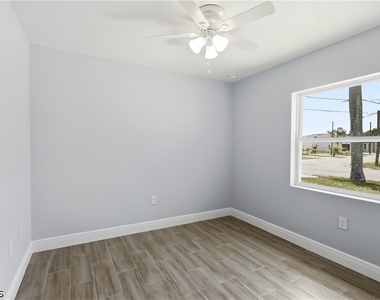 2955 Dunbar Avenue - Photo Thumbnail 12