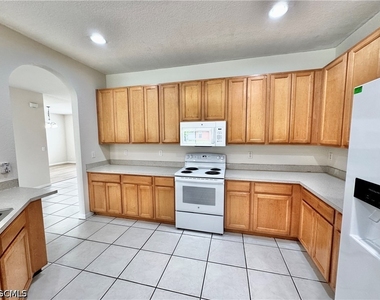 530 Kilgour Avenue - Photo Thumbnail 14