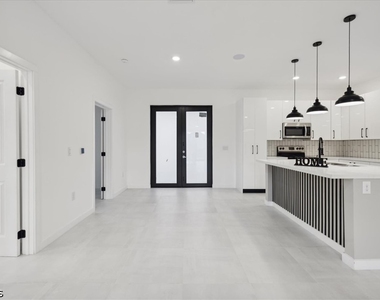 1310 Jefferson Avenue - Photo Thumbnail 3