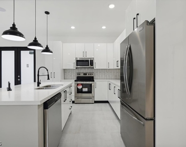 1310 Jefferson Avenue - Photo Thumbnail 6