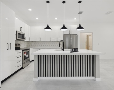 1310 Jefferson Avenue - Photo Thumbnail 5