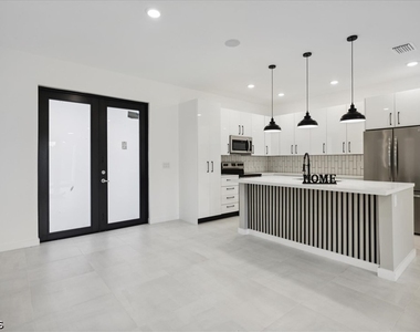 1310 Jefferson Avenue - Photo Thumbnail 2
