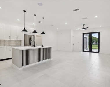 1310 Jefferson Avenue - Photo Thumbnail 7