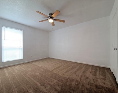 8100 Creekbend Drive - Photo Thumbnail 12