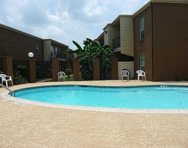 8100 Creekbend Drive - Photo Thumbnail 16
