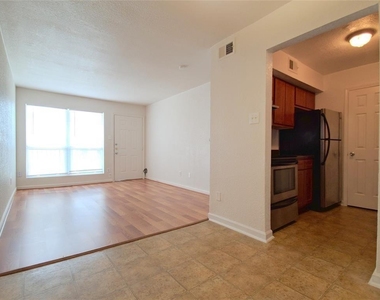 8100 Creekbend Drive - Photo Thumbnail 4