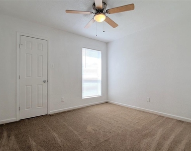 8100 Creekbend Drive - Photo Thumbnail 13