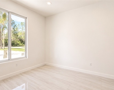 2931 16th Avenue Ne - Photo Thumbnail 7