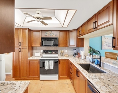 12150 Kelly Sands Way - Photo Thumbnail 3