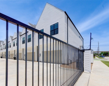 2418 Gray Street - Photo Thumbnail 33
