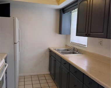 13208 Fourth Street - Photo Thumbnail 3
